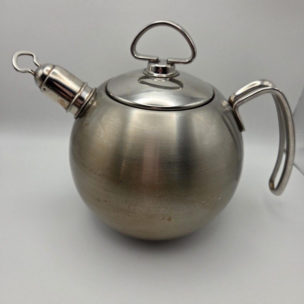 Chantel Classic Loop Whistling Tea Kettle 1.5 Quart